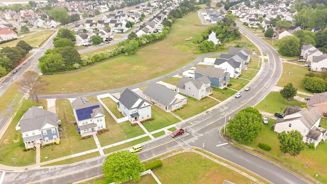 Building Photo - 977 Hillpoint Rd