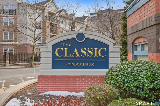 Building Photo - 25 Forest St