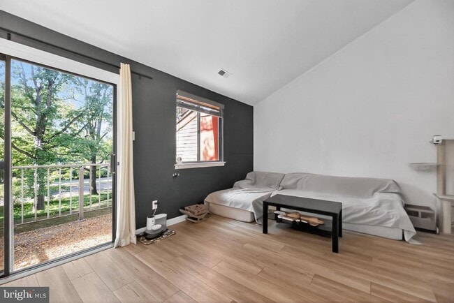 Building Photo - 203 CYPRESS Cir