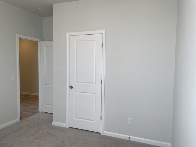 Building Photo - 239 W Bradford Pointe Dr