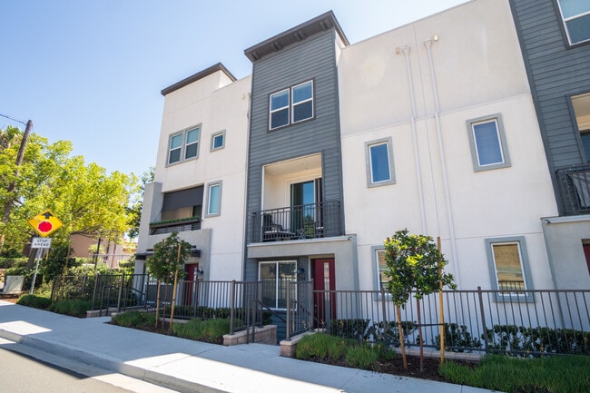 Building Photo - 2516 S Escondido Blvd