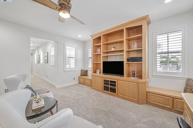 Building Photo - 260 Abigail Cir