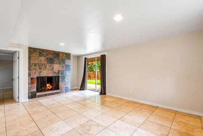 Building Photo - 703 Orion Dr