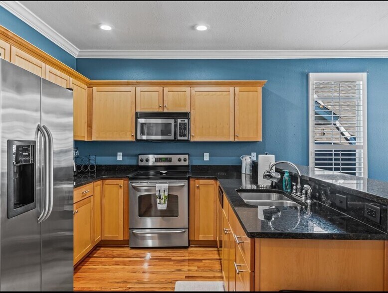 Building Photo - 415 Saint Francis St