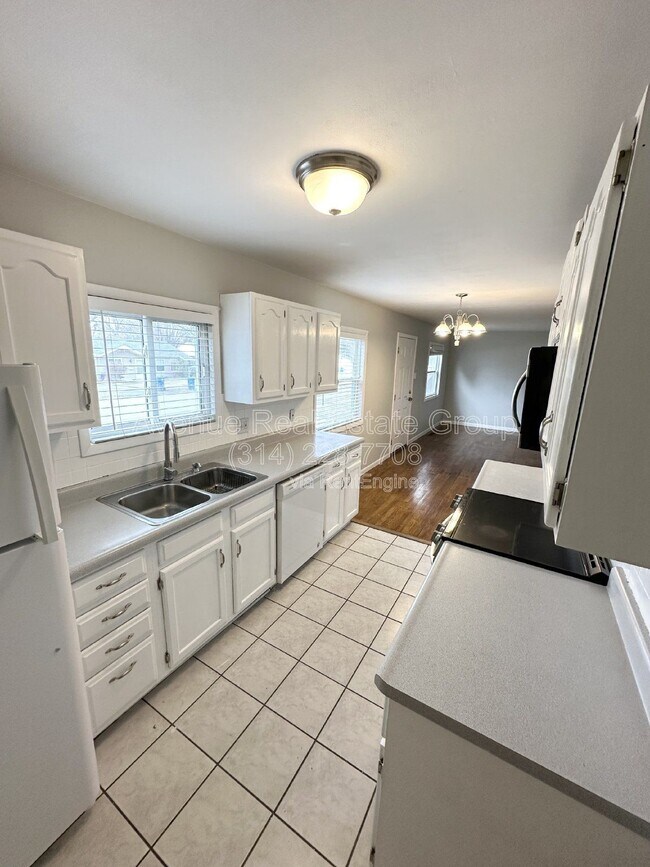 Building Photo - 12154 Parkwood Pl