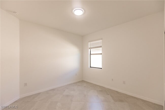Building Photo - 3305 Altimira Dr