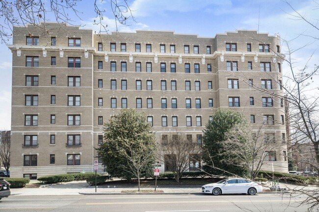 Primary Photo - 2 Bed, 1 bath 1 block from Meridian Hill P...