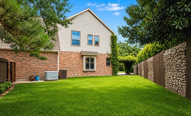 Building Photo - 18 Degas Park Dr