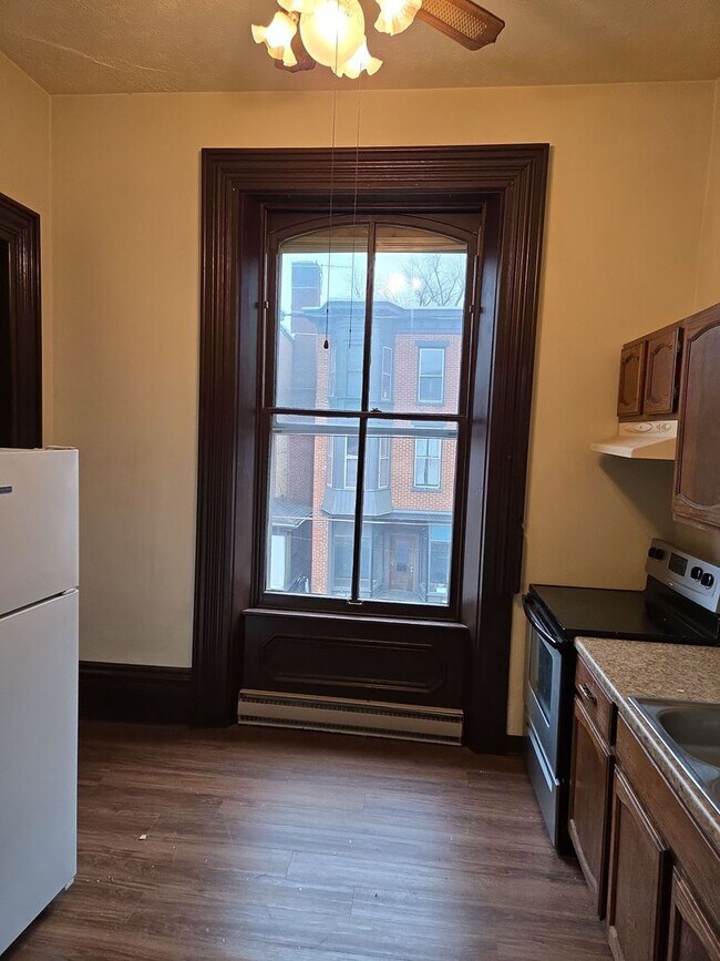 Building Photo - SOLD 5/15/26-127 Lincoln Way W