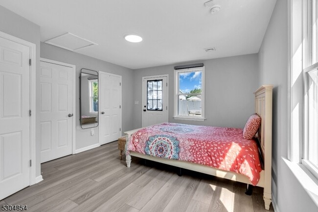 Building Photo - 438 Brookside Ave