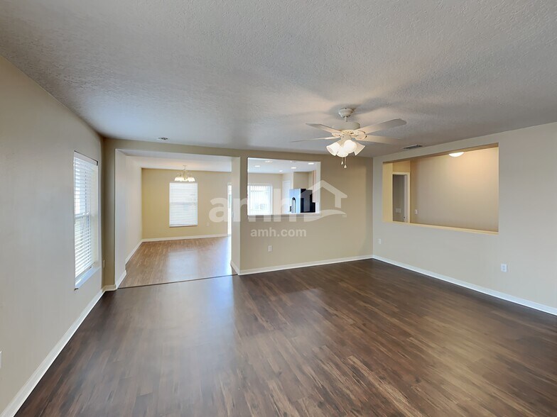 Building Photo - 10512 Boyette Creek Blvd