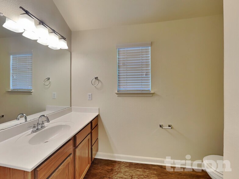 Building Photo - 8527 Sea Rim Dr