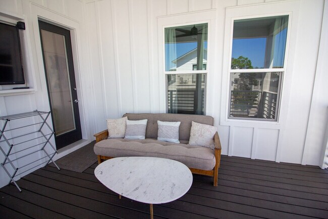 Building Photo - 141 Valdare Ln