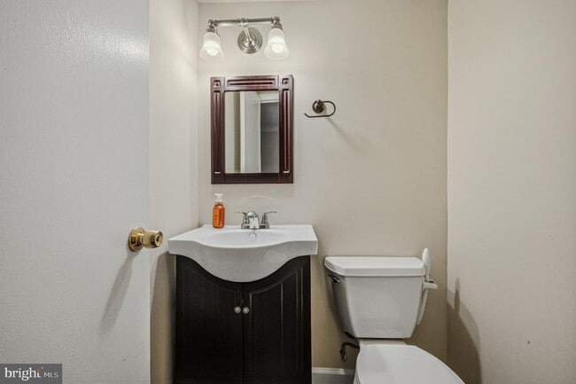 Building Photo - 1513 Fresno Rd