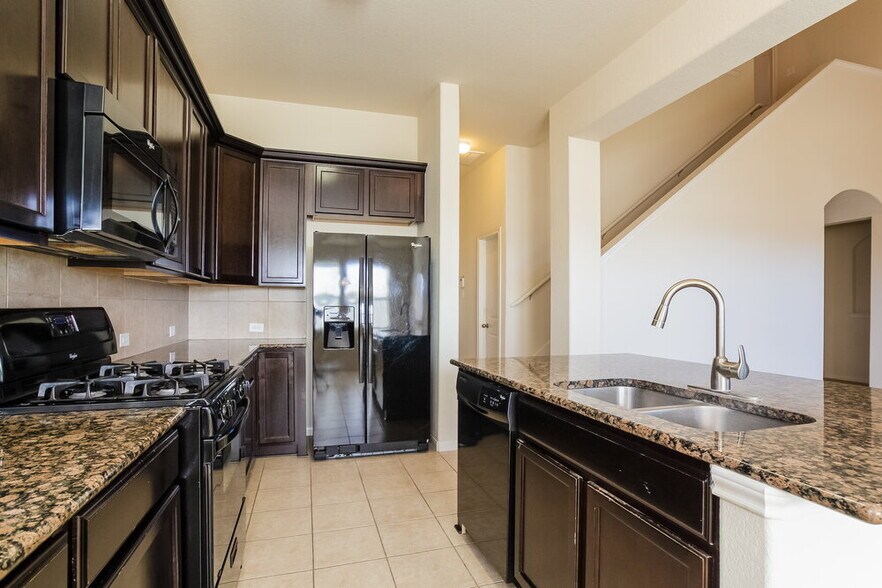 Building Photo - 3014 Rose Trace Dr