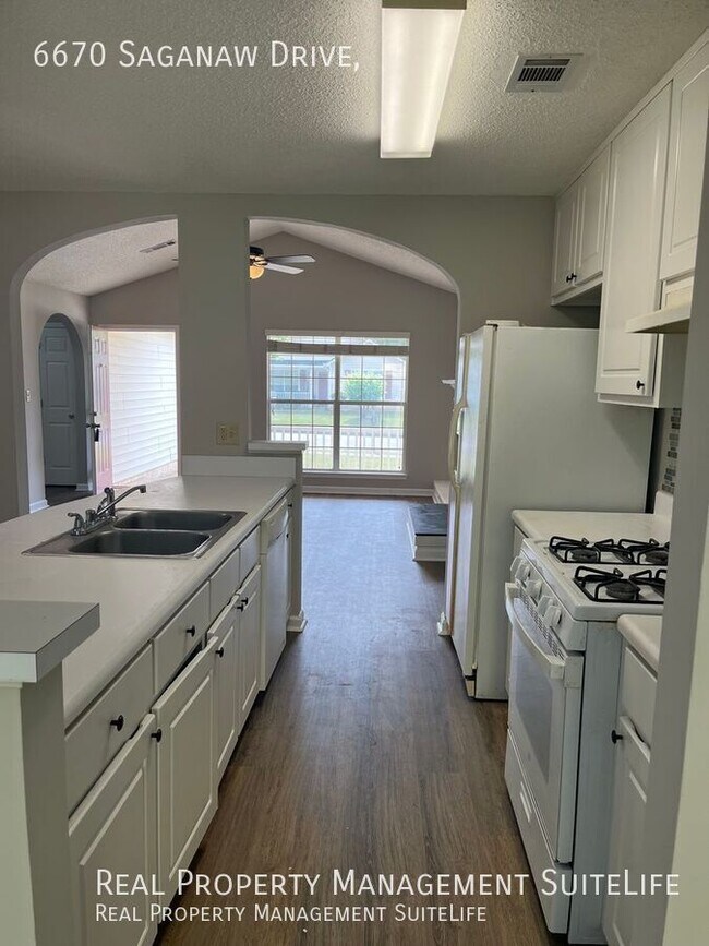 Building Photo - 6670 Saganaw Dr