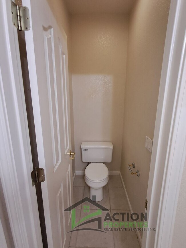 Building Photo - 400 Dumas Ct