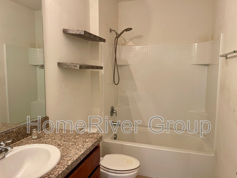 Building Photo - 513 Squires Grove Dr