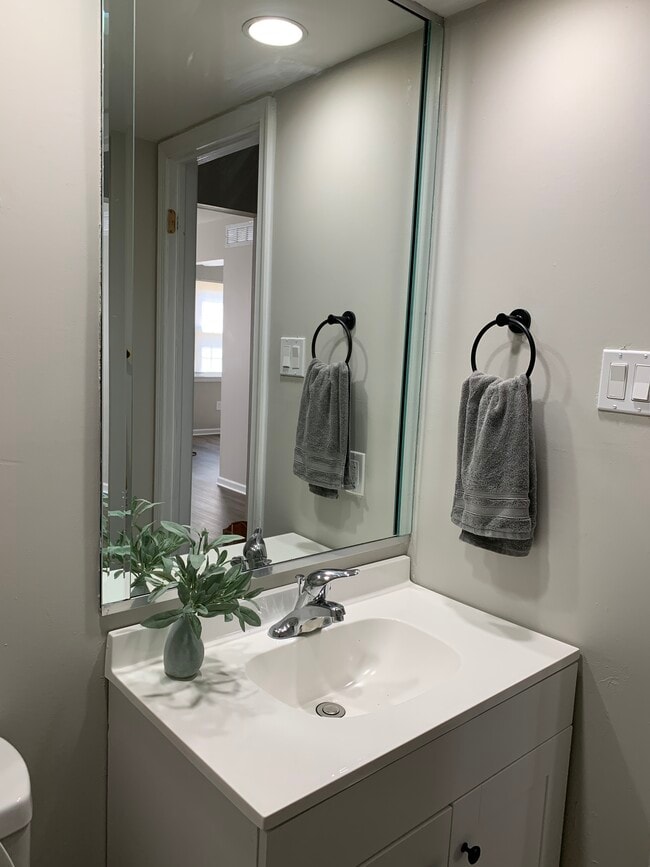 Building Photo - 30 Greensward Ln