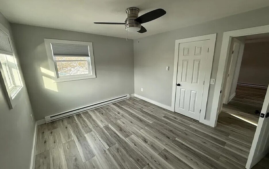 Building Photo - 12 Hunnewell Rd