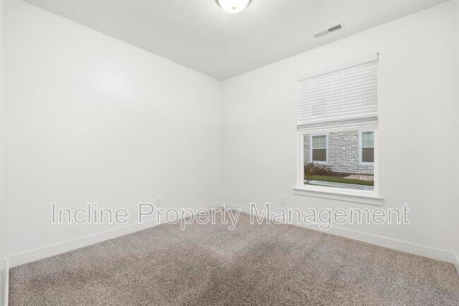 Building Photo - 750 N 260 W