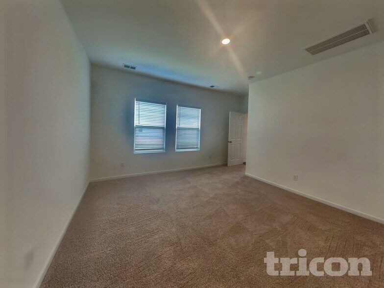 Building Photo - 177 Crabourne Dr