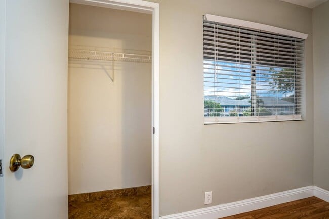 Building Photo - Fully Renovated Unfurnished 2 Bedroom/1.5 Bath at Southpointe