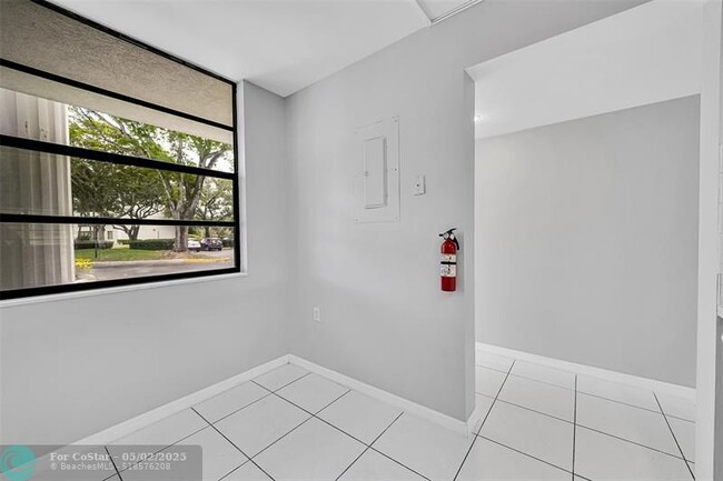 Building Photo - 1713 Whitehall Dr
