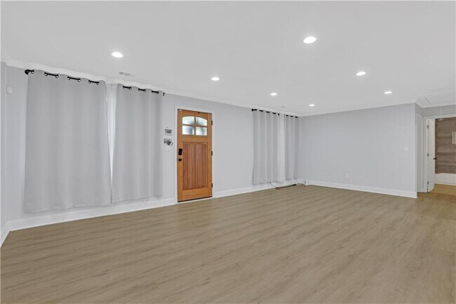 Building Photo - 3436 Pinehill Dr