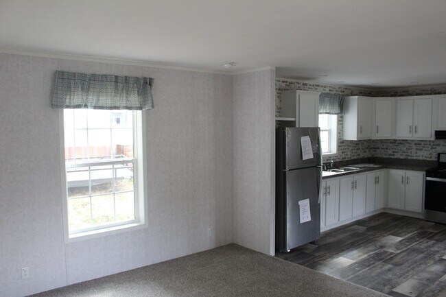 Building Photo - 2 Bedroom Mobile Home  in Shrewsbury Township