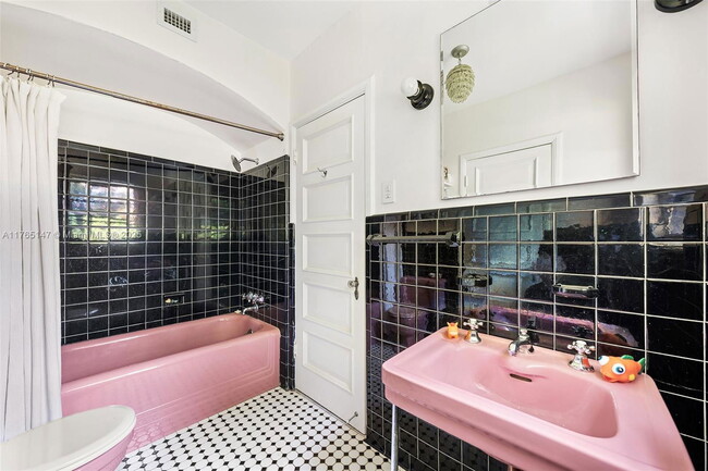 Building Photo - 641 NE 57th St
