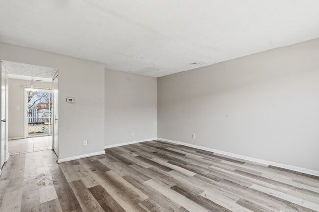 Building Photo - 72 Chelmsford Ct