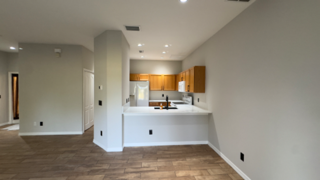 Building Photo - 9011 Iron Oak Ave