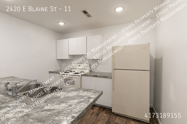 Building Photo - 2420 E Blaine St