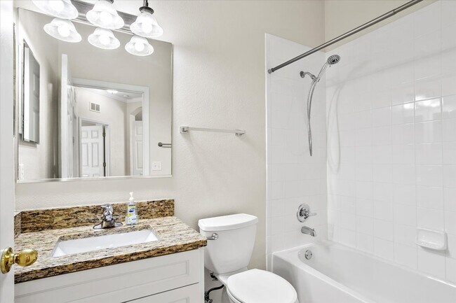 Building Photo - 15234 Searobbin Dr