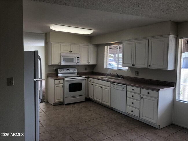 Building Photo - 26 E Duke Dr