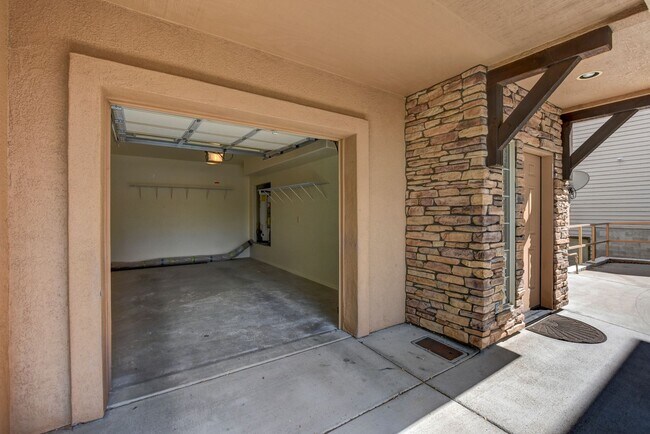 Building Photo - 221 Spring St