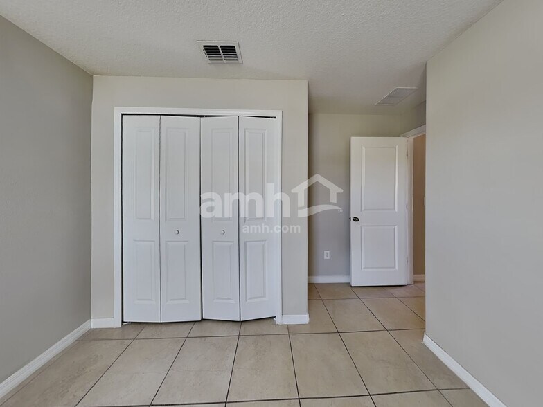 Building Photo - 10116 Carloway Hills Dr