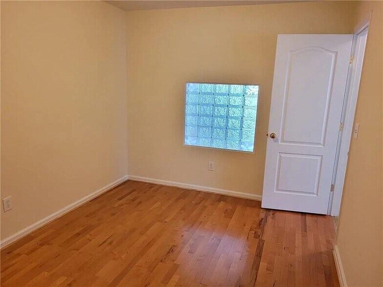Building Photo - 2425 Clock Face Ct