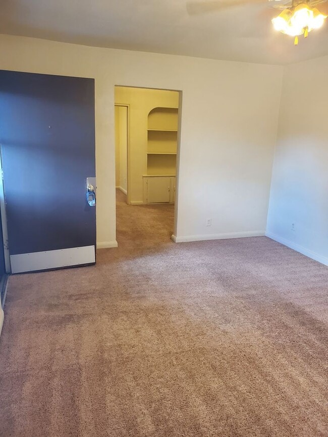 Building Photo - Elizabeth Park