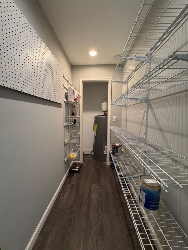 Building Photo - Charming 4/2.5 House in Armuchee- $1,995