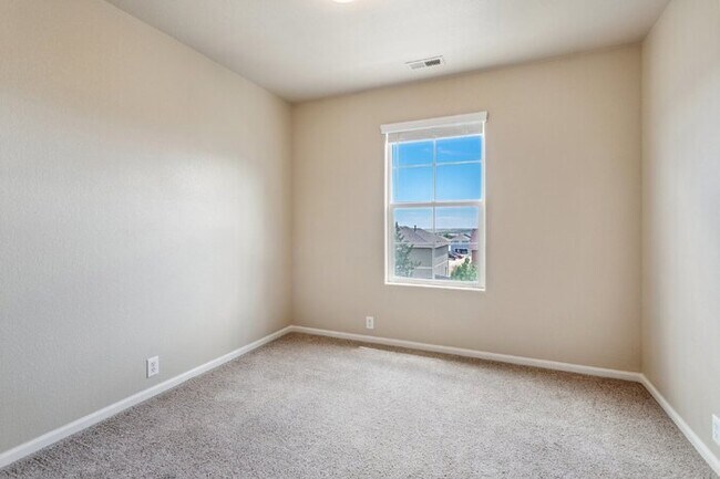 Building Photo - Well-Maintained 3-Bedroom Townhome with Central A/C and Open Layout