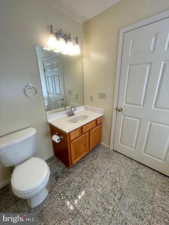 Building Photo - 711 Yorktown Blvd