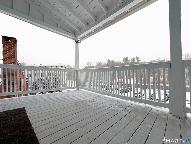 Building Photo - 516 Main St