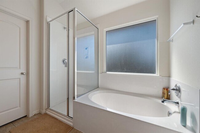 Building Photo - 2209 Nestlewood Dr