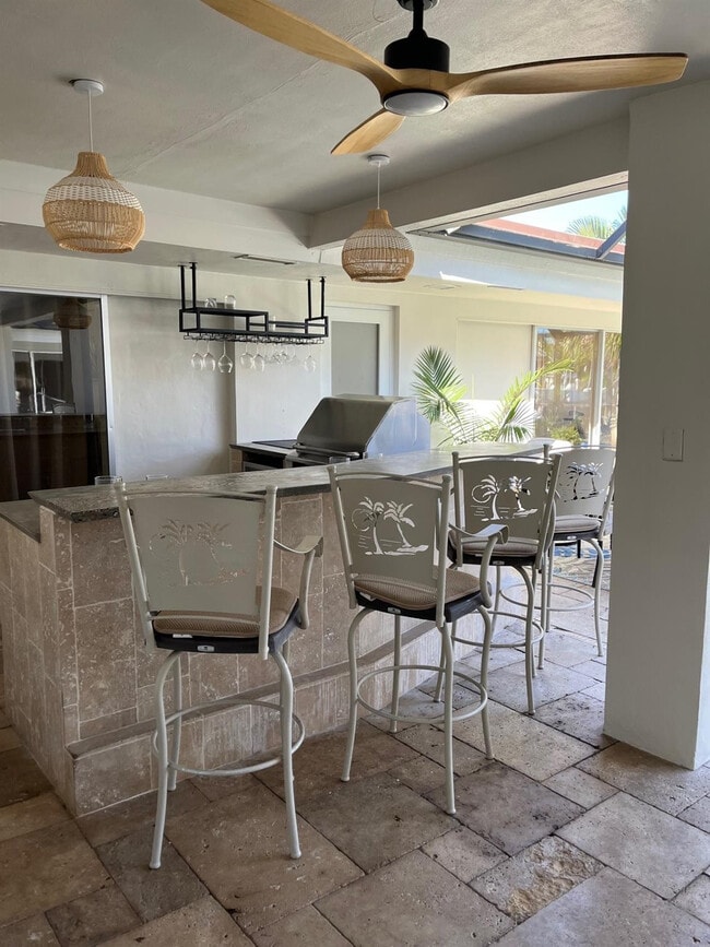 Building Photo - 556 SE 15th Ave