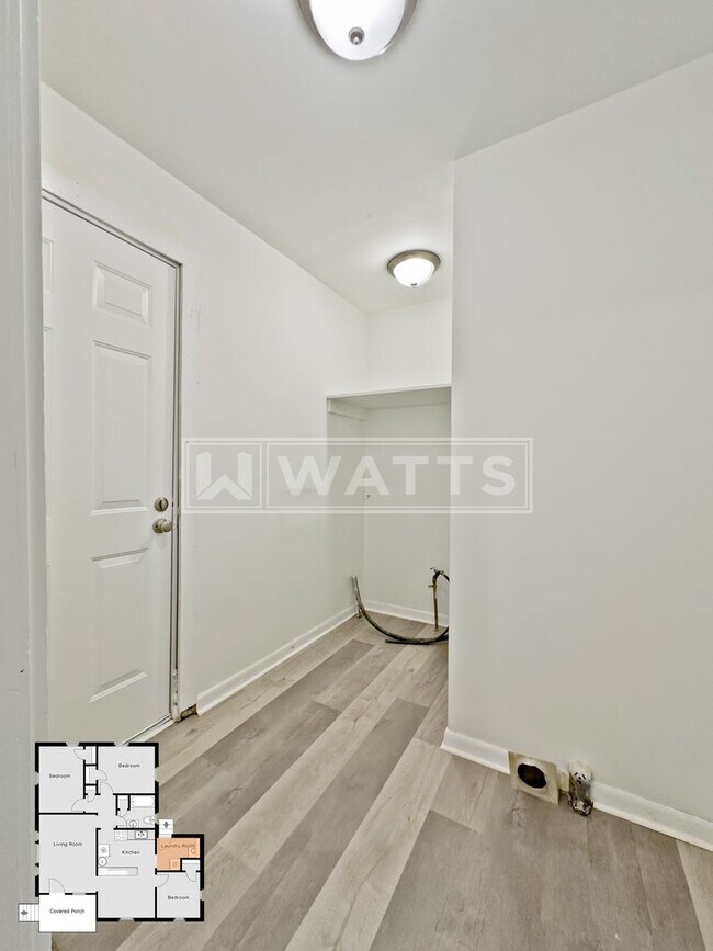 Building Photo - 3-Bedroom Home w/Large Yard in Minor Neighborhood