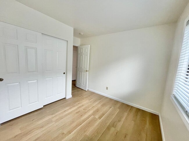 Building Photo - Welcome to this charming single-story home...