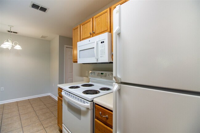 Building Photo - 2738 W Tharpe St