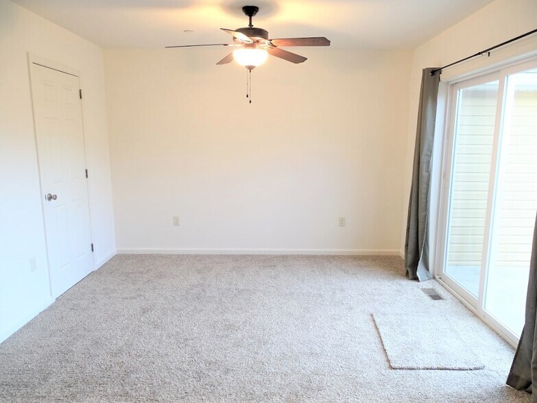 Building Photo - 243 Limestone Dr